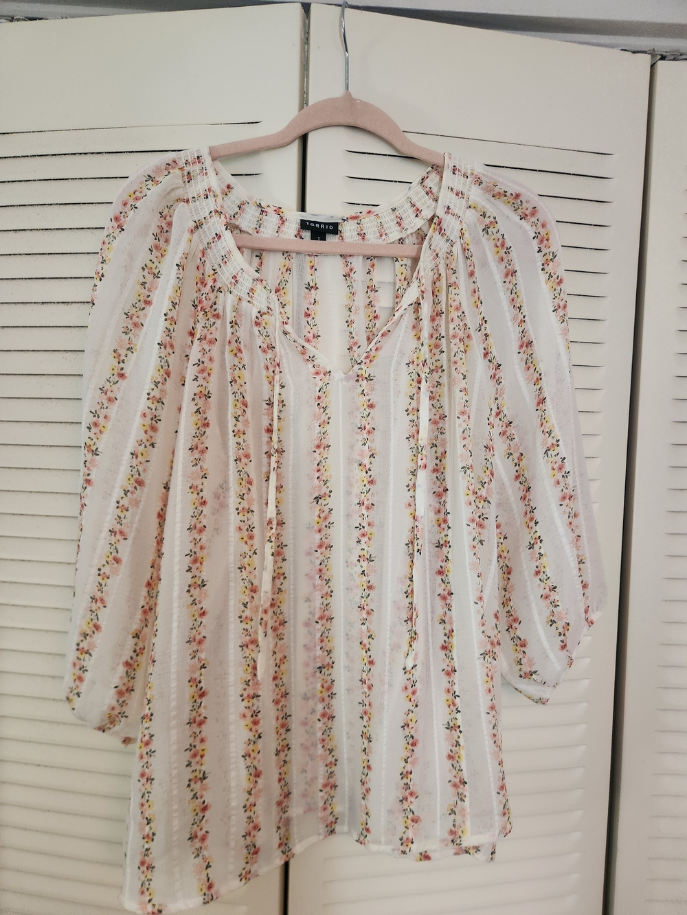 torrid White Floral Peasant Blouse with Pink Accents